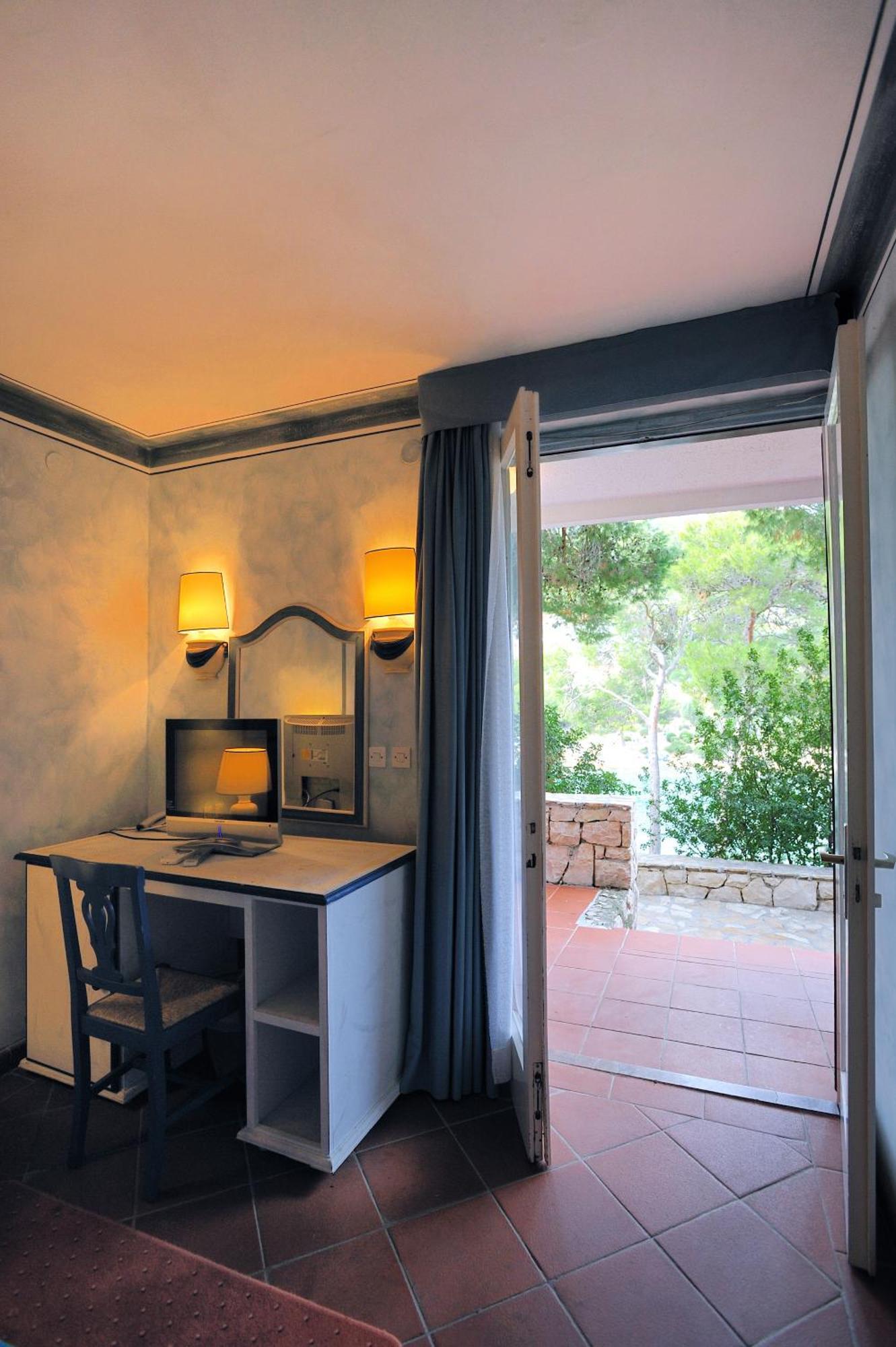 Hotel Solitudo Uble Exterior photo