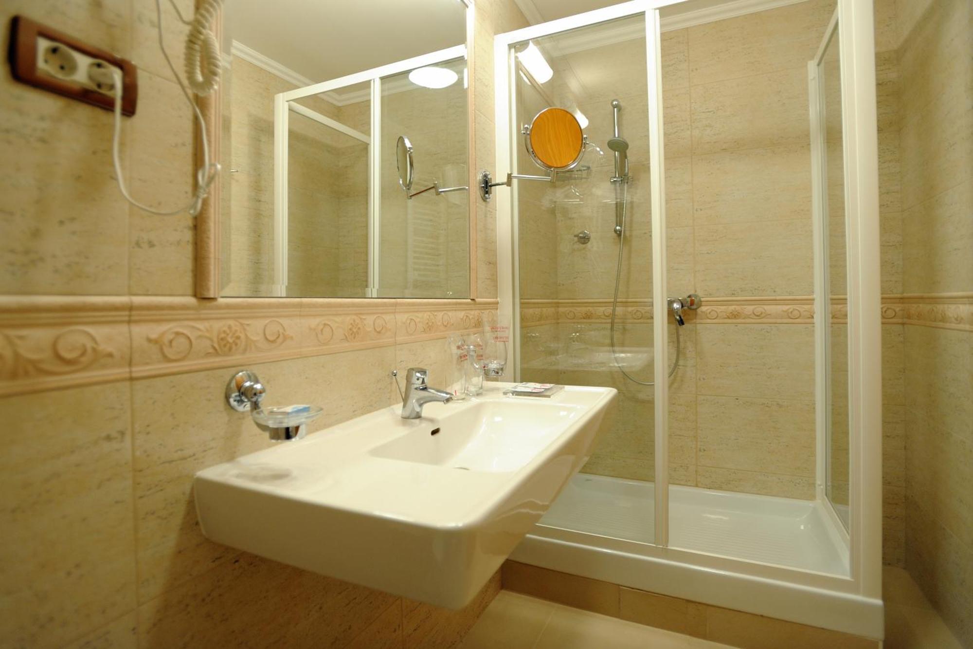 Hotel Solitudo Uble Exterior photo