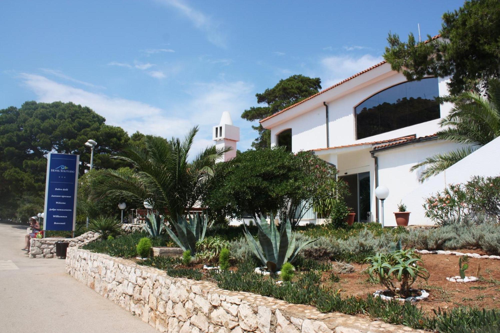 Hotel Solitudo Uble Exterior photo