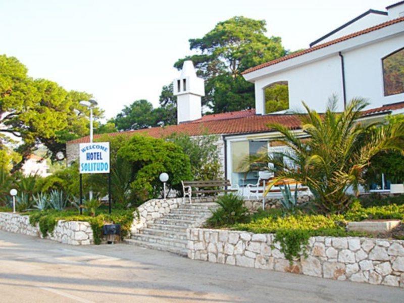 Hotel Solitudo Uble Exterior photo